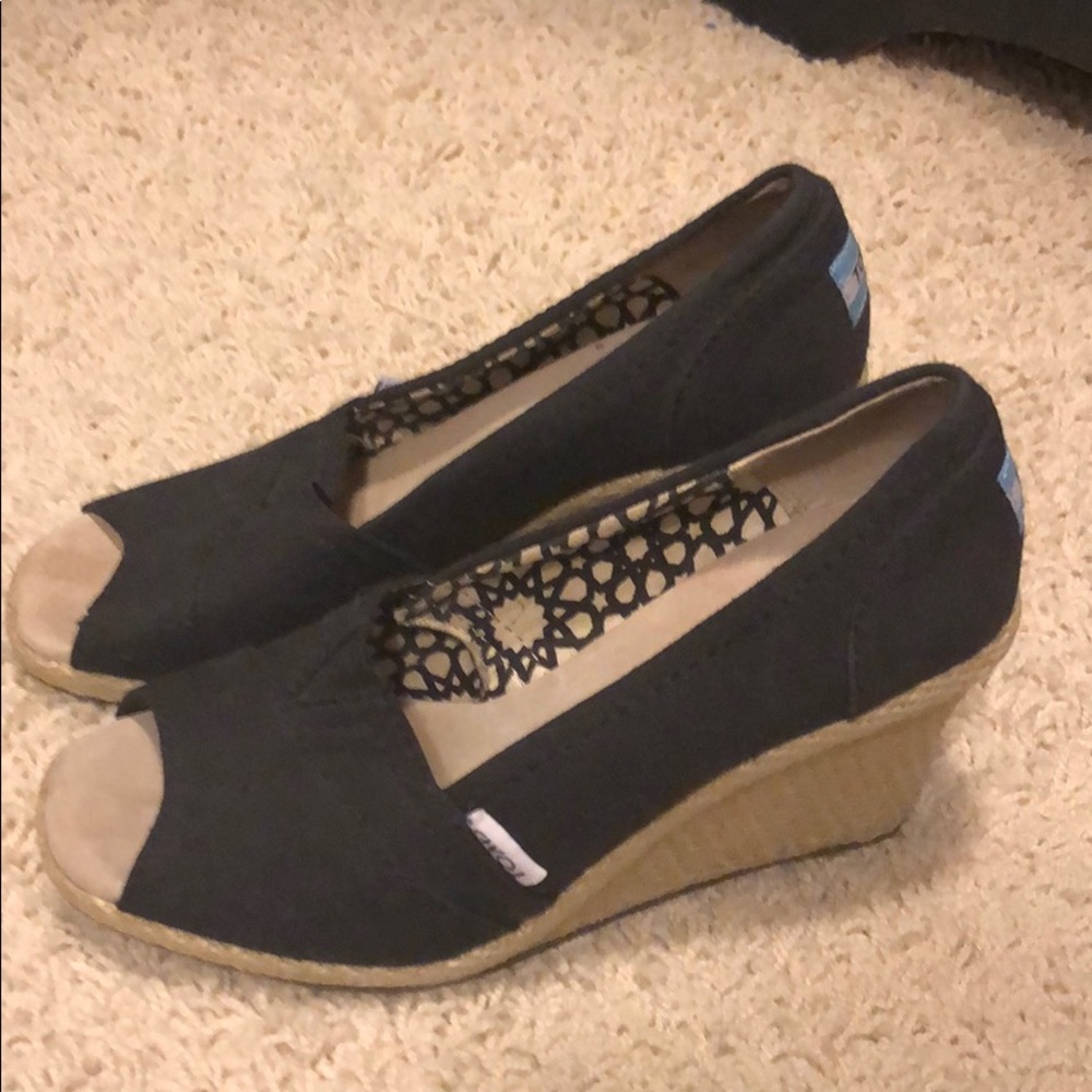 TOMS open towed wedges